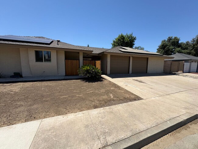 Building Photo - 2322 E Vassar Dr