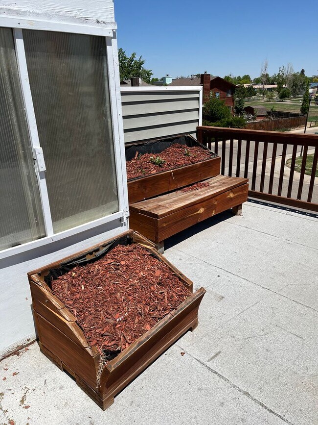 Building Photo - 4 Bedroom Gardener's Delight With Rooftop Patio, Privacy and Covered Parking