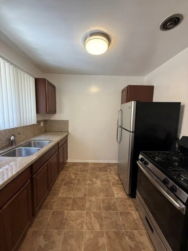 Interior Photo - 10026 Palms Blvd.,