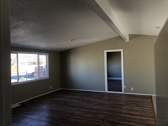 Building Photo - 3138 E Ave Q4