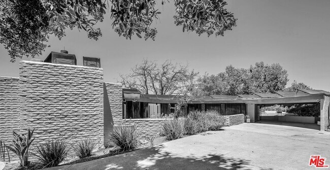Building Photo - 25202 Piuma Rd