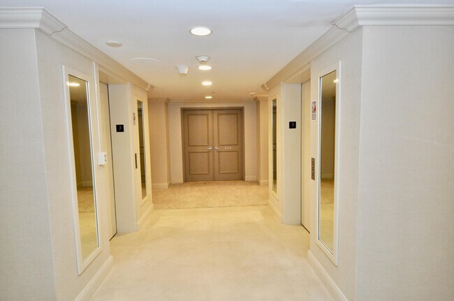 Building Photo - 2660 S Ocean Blvd