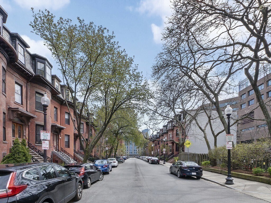 Building Photo - 70 E Brookline St