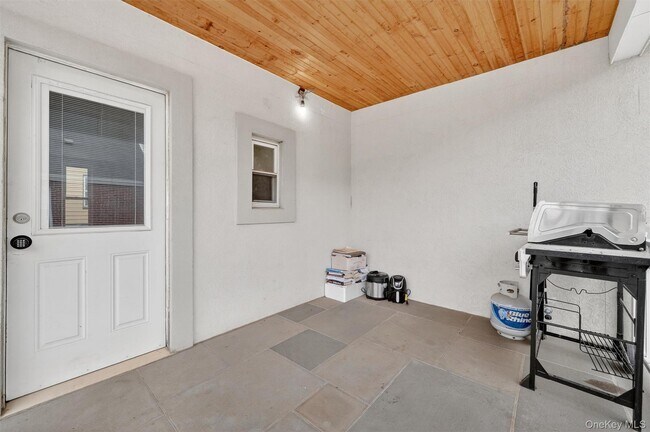 Building Photo - 92 Kimball Ave