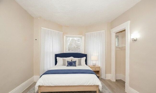 Building Photo - 10906 Grantwood Ave