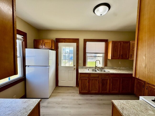 Building Photo - Updated 3BR Townhome Across from Stephens Park