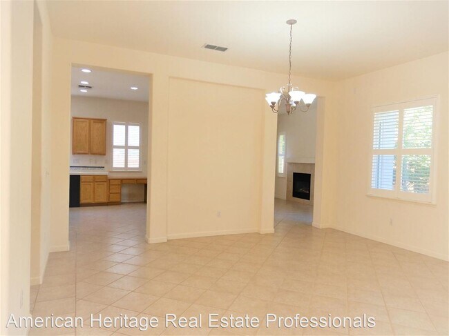 Building Photo - 4 br, 3 bath House - 2435 Minden Way