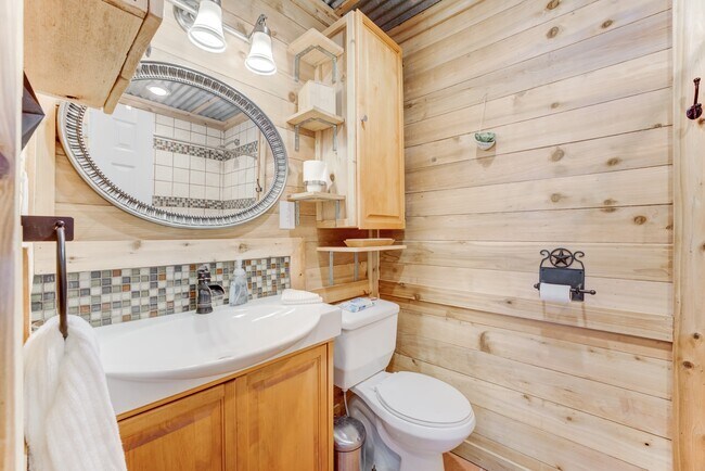 Building Photo - 4211 Surf Dr