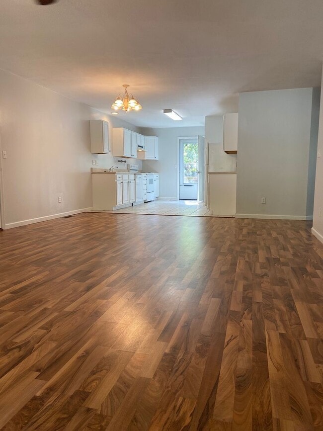 Building Photo - Single-Family Home in Branson