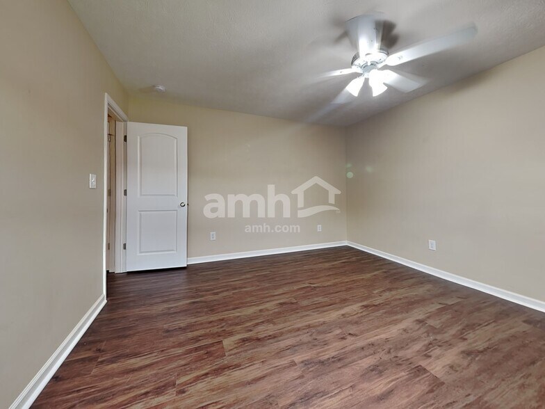 Building Photo - 9711 Brooks Dr