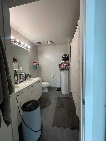 Building Photo - 235 W Van Buren St