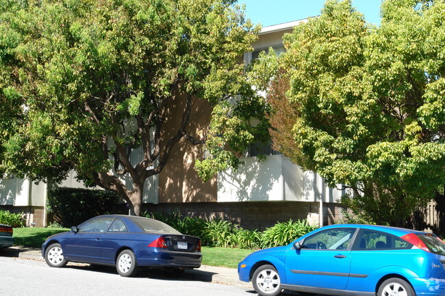 Primary Photo - Parkview Apartments