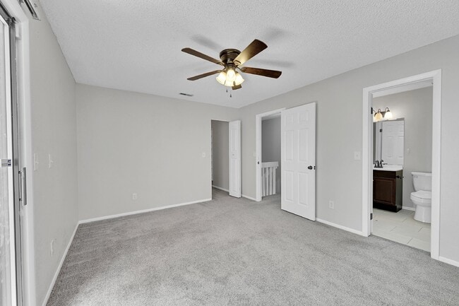 Building Photo - 3 Bed/1.5 Bath - Townhome in Colorado Spri...