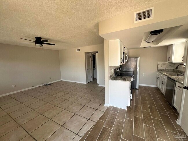 Building Photo - 13528 Canal Dr