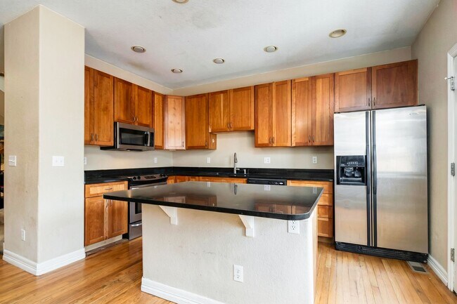Building Photo - Exceptional 5-Bedroom Home Steps from the University of Denver
