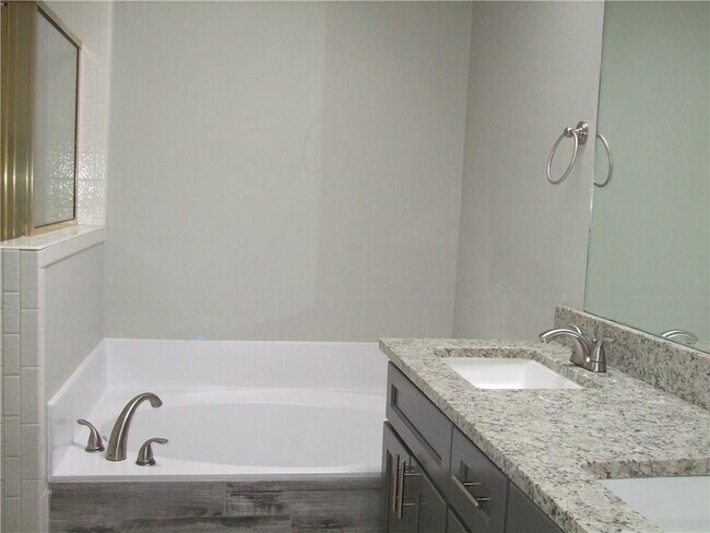 Building Photo - 505 Picketts Dr