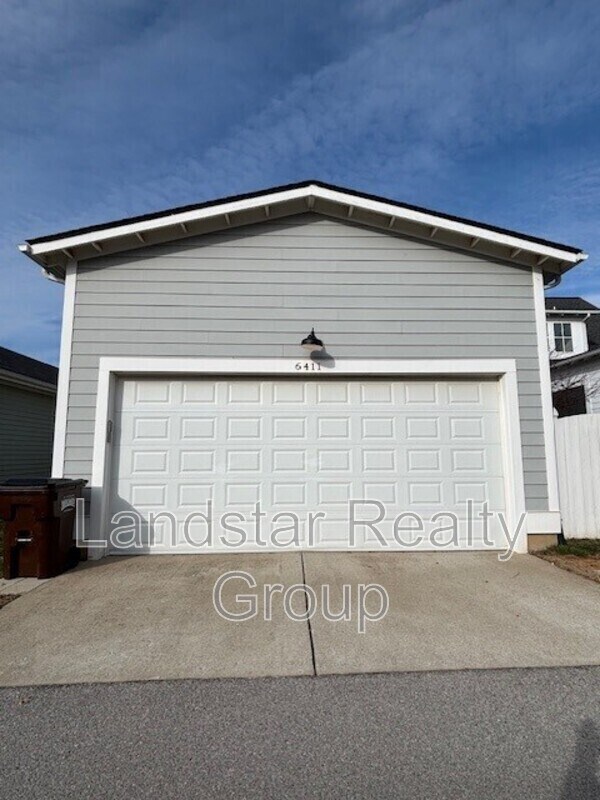 Building Photo - 6411 Moonseed St