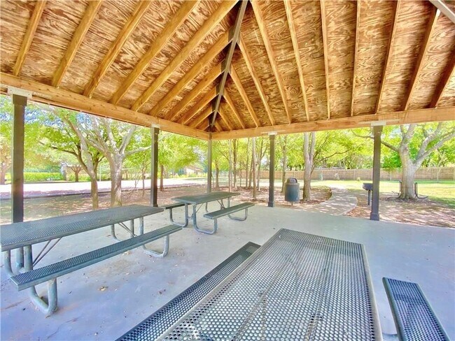 Building Photo - 1021 Winnsboro Lp