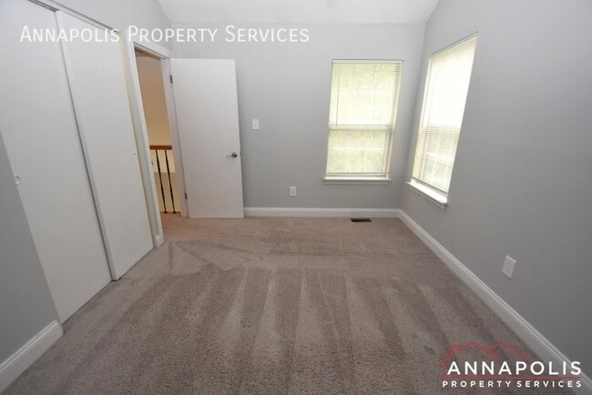 Building Photo - 906 Windwhisper Ln