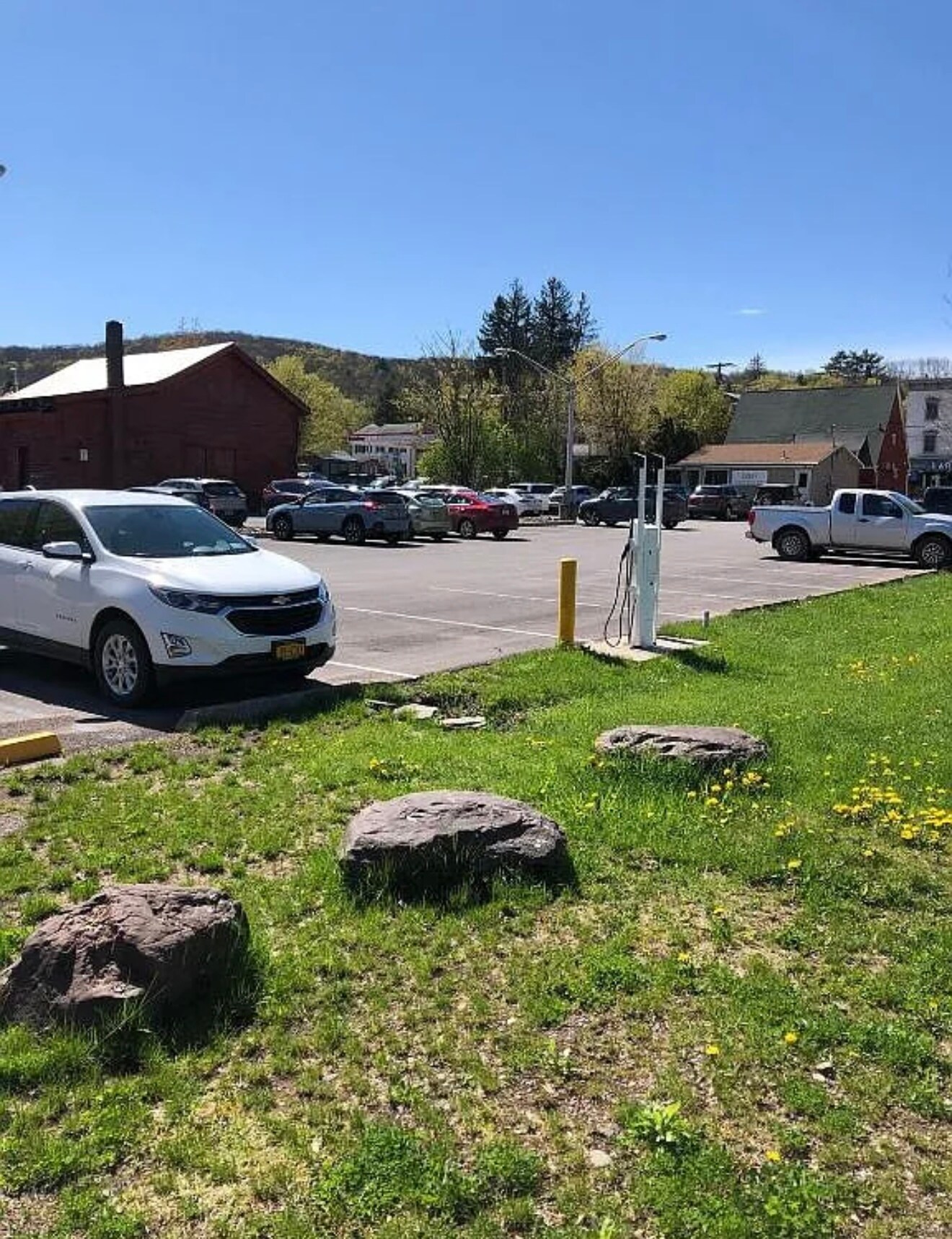 Building Photo - 93 Main St