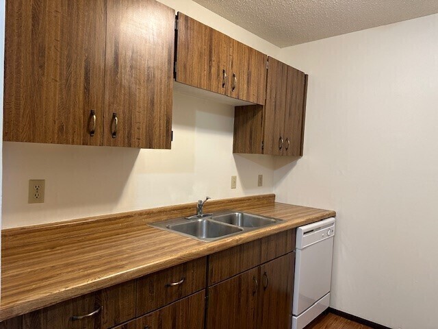 Building Photo - 8381 Marigold St