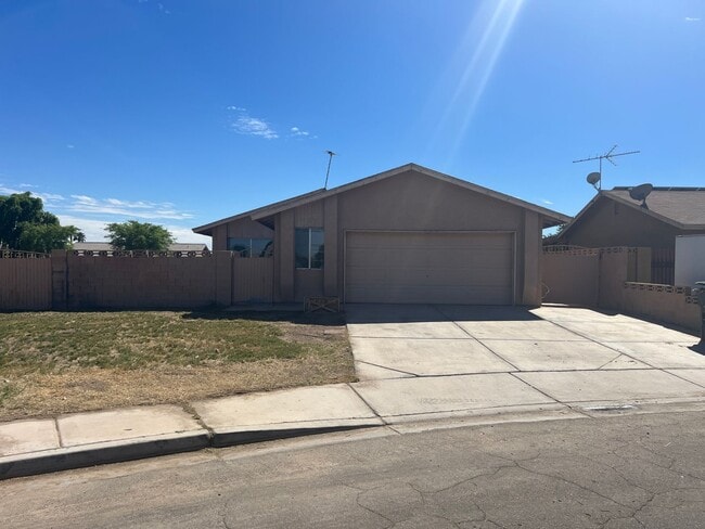 Building Photo - Three Bedroom Cibola Home on a large Lot. ...