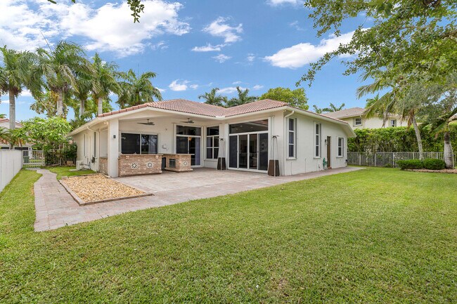 Building Photo - 950 Marina Dr