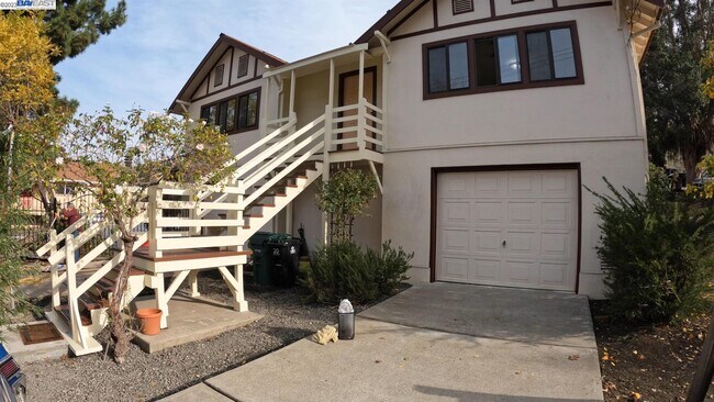 Primary Photo - 9 Reservoir St