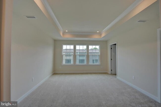Building Photo - 324 E Grn St