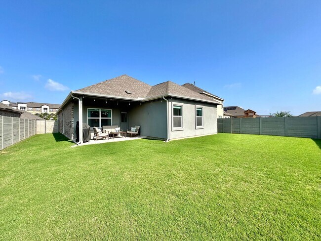 Building Photo - 3/BR 2/BA Home with Modern Comforts and a ...