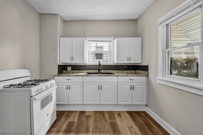 Building Photo - 936 Selwyn Rd