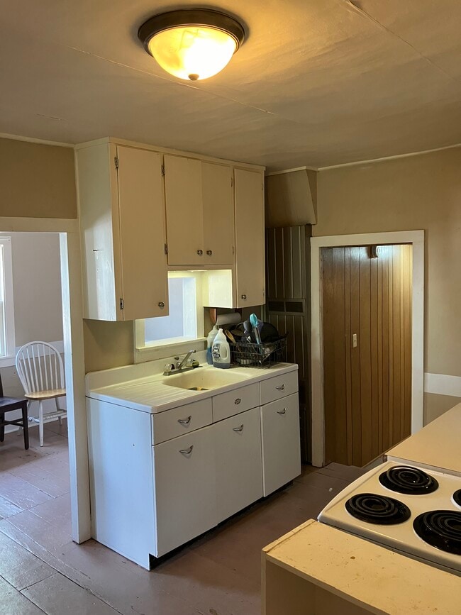 Kitchen sink - N8129 Franklin Rd