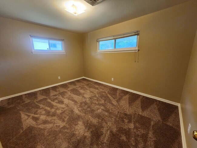 Building Photo - 831 Darryl Ln