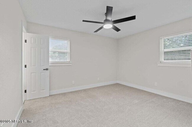 Building Photo - 10856 Hawaii Dr S