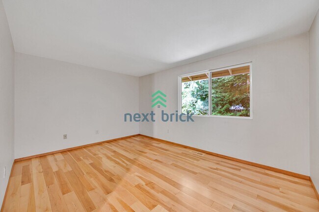 Building Photo - Beautiful 6-Bedroom Home on a Quiet Cul-de...
