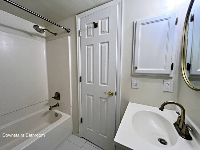 Building Photo - Cozy 2-Bed 1.5 Bath Townhouse in Aurora with Spacious Layout & Modern Comforts!