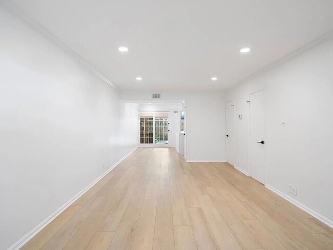 Building Photo - 5025 Hillsboro Pike