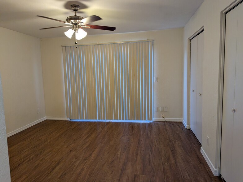 Building Photo - 122 S Hardy Dr