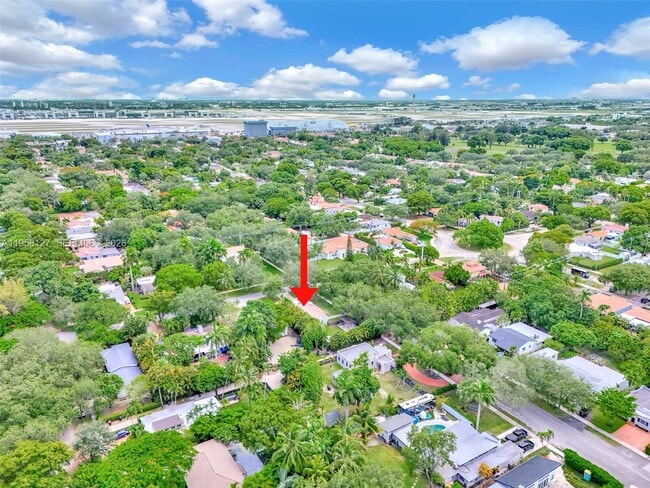 Building Photo - 295 De Leon Dr