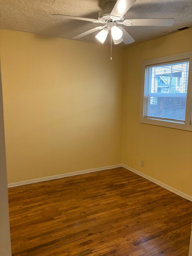 Building Photo - Charming Bungalow in Roselawn – Available ...