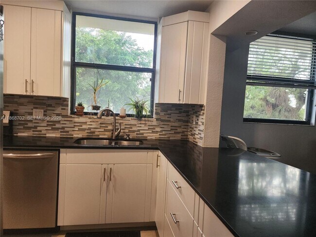 Building Photo - 8419 Forest Hills Dr