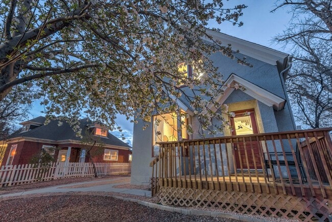 Building Photo - 812 E Kiowa St