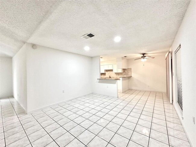 Building Photo - 6115 Briar Terrace Dr