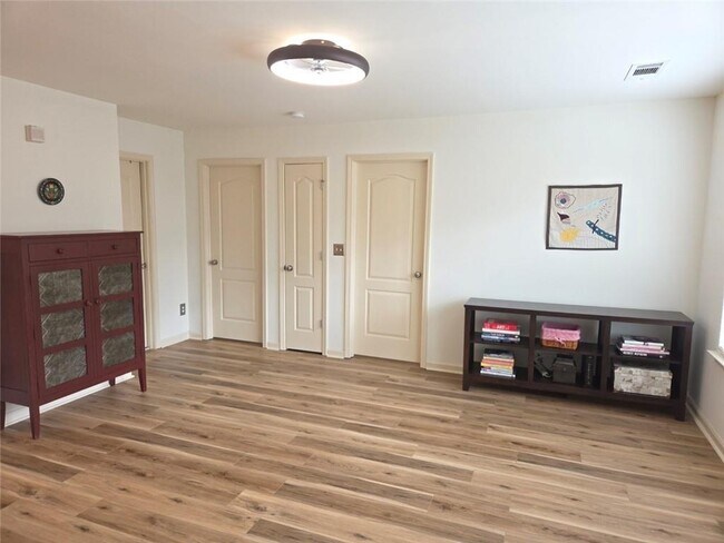Building Photo - 2281 Attewood Dr