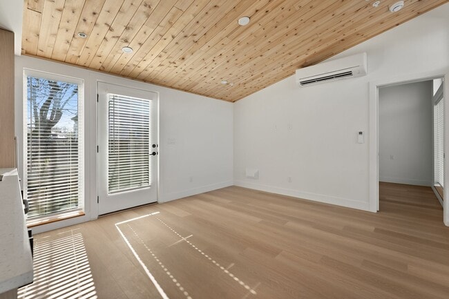 Building Photo - Morris Street Commons Modualr Living! 2/1 55+ Community Living!