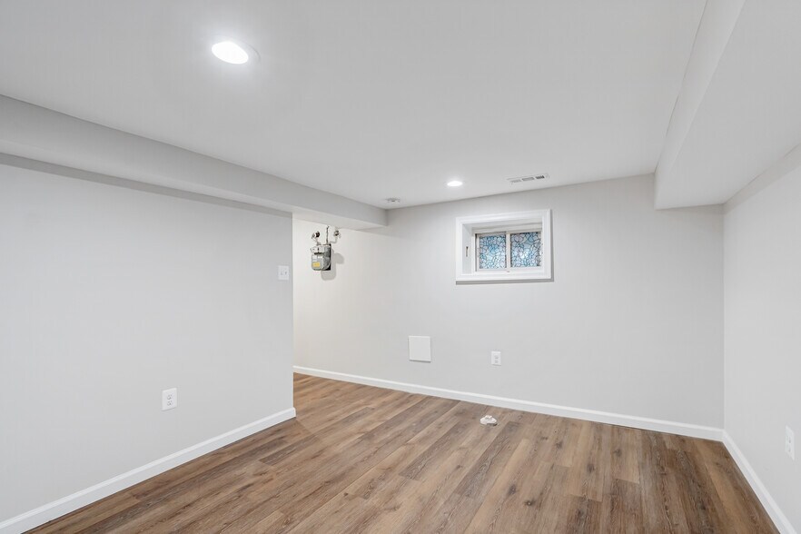 Building Photo - 1340 Pontiac Ave