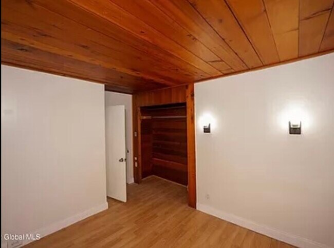 Building Photo - 1508 Tibbits Ave