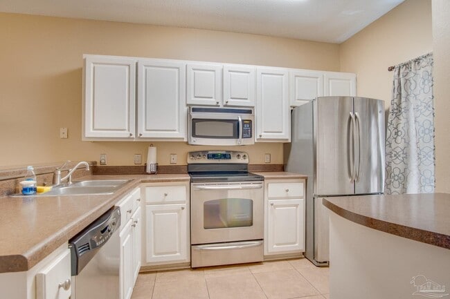 Building Photo - 2741 Bay Club Dr