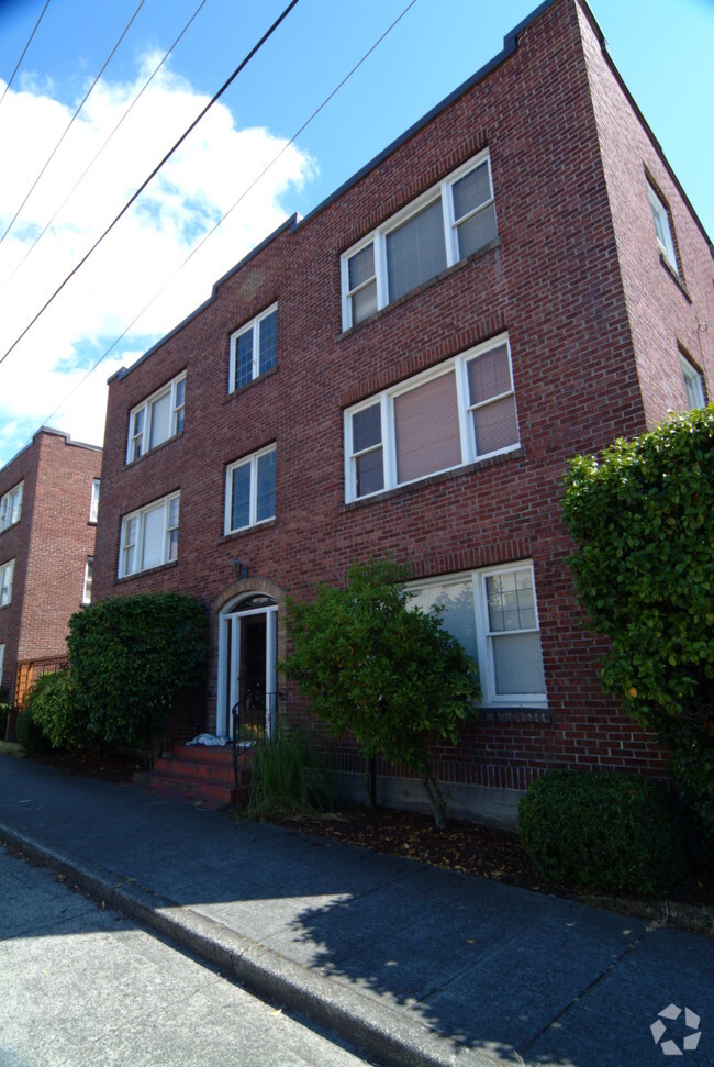 Primary Photo - Oregonian Apartments