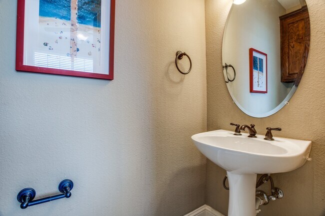 Building Photo - Furnished Two-Bedroom on Halcyon Place | Old East Dallas